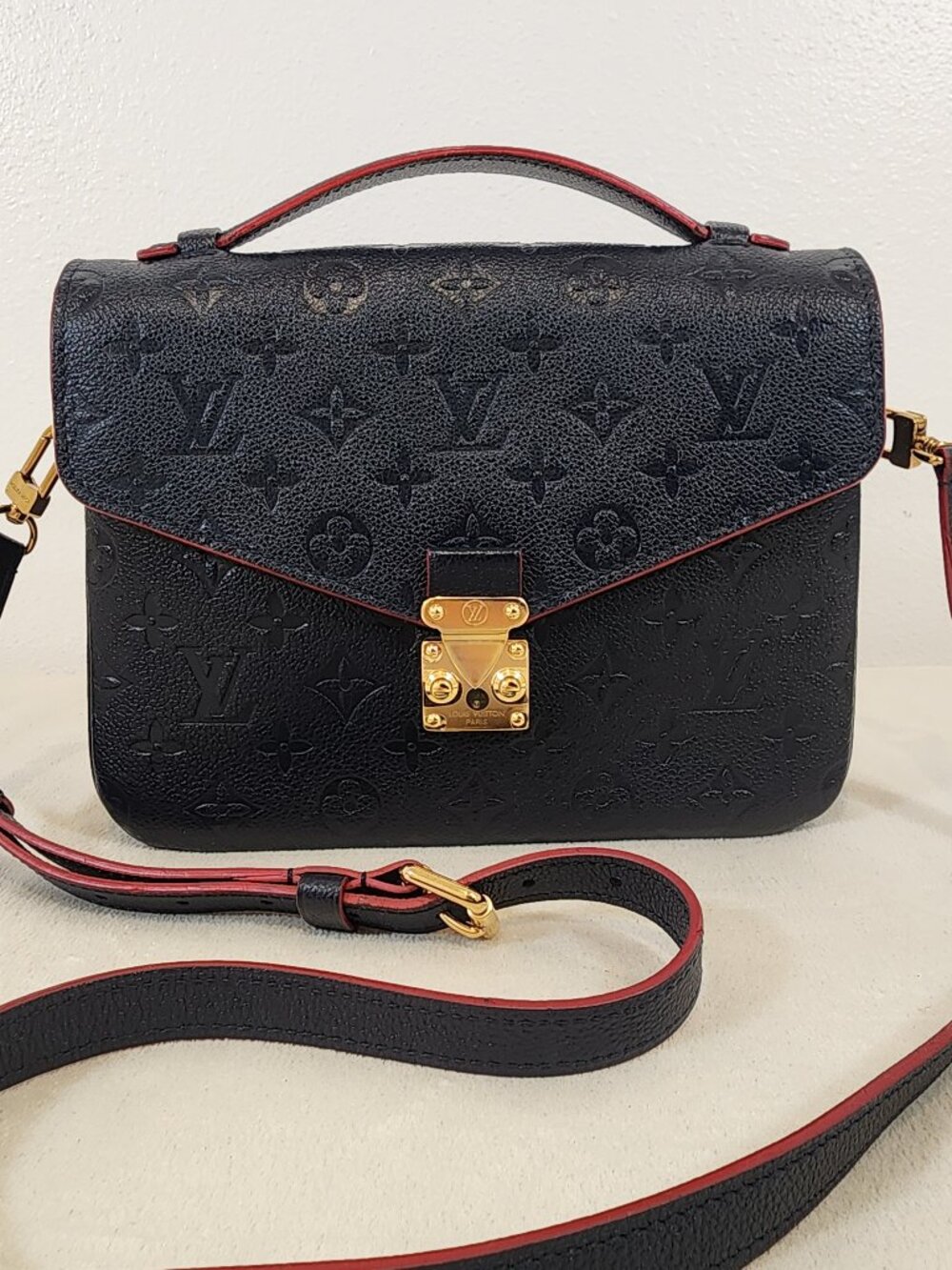 Louis Vuitton Empreinte Pochette Metis. Navy Blue. Microchipped